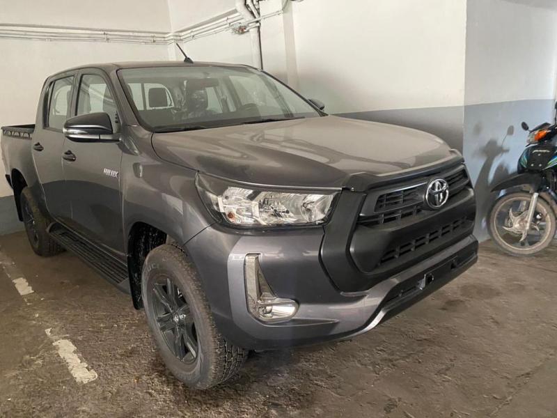 Toyota Hilux sans plaque diesel manuel moteur 5l 2022  authentique le prix  49000 localisation gombe