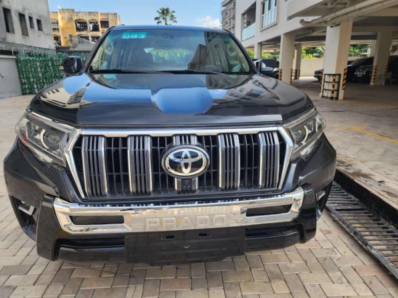 TOYOTA PRADO TXL Anne de fabrication 2013 modifi 2023 Sans plaque  Boite automatique  Moteur essence  4cylindre  Volant normal  Jante chrom  Climatisation impeccable  Full opti