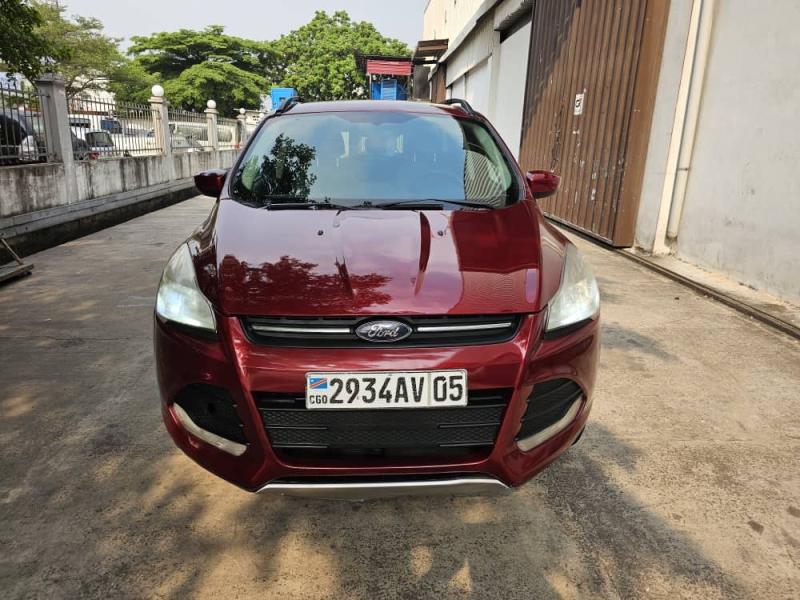 Ford Escape Annee  2016 Automatique Steptronique Essence 4 cylindre 4 x 4 65.000 km Siege electrique TelephoneBleutooth Camera de recule Phares Led Cruiser 