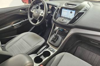 Ford Escape Annee  2016 Automatique Steptronique Essence 4 cylindre 4 x 4 65.000 km Siege electrique TelephoneBleutooth Camera de recule Phares Led Cruiser 