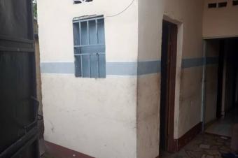 Belle opportunit  saisir  Ndjili Quartier 11 Vente dun htel vraiment rentable sur lavenue bikunda Rf  La police Quartier 11          Composition 13 chambres au total  R