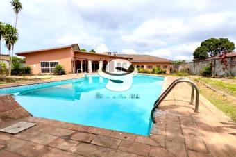 Parcelle de 40msur50  vendre  upn 850000 dollars  discuter contenant une villa de 7 ch piscine etc...