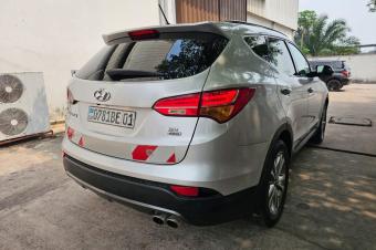 Hyundai Santa Fe  Annee  2014 Automatique Steptronique Essence 6 cylindre 4 x 4 75.000 km Siege electrique 3 banquette 7 places TelephoneBleutooth Camera de