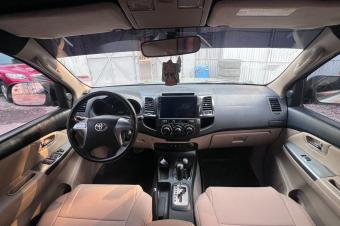 Fortuner 2015 authentique essence automatique 4cylinder kilomtrage 27000 camra de recul intrieur cuire Prix 23000  discuter