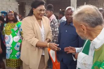 La dpute Nationale Marie Kyet Mutinga a communi dimanche avec les fidles de la paroisse Bienheureuse Pauline Jarcot  Nsele 