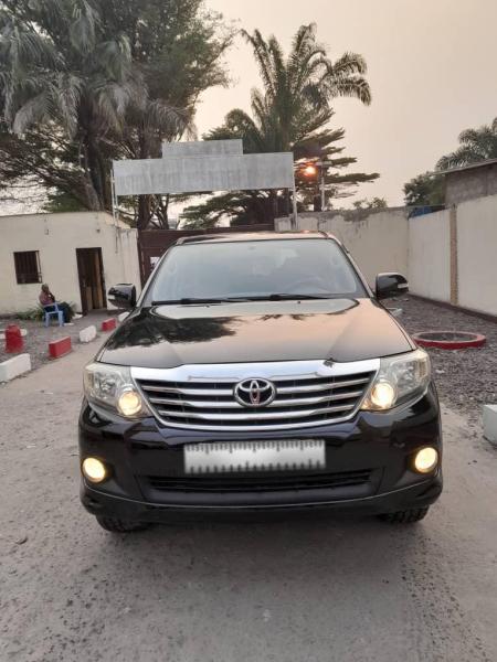 Fortuner 2015 Automatique  Essence  4 cylindre  3 banquette  Climatis  Kilomtrage 77000km Couleur retouche propre Full option  prix 19000  dbattre  Localisation appel m