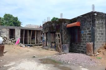 Parcelle  vendre avec des maisons en construction  MONT NGAFULA  MBUDI  160.000 negociable