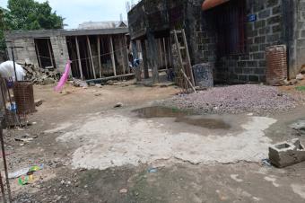 Parcelle  vendre avec des maisons en construction  MONT NGAFULA  MBUDI  160.000 negociable