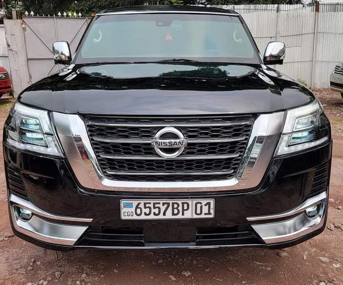 NissanPatrolPlatinum Modifie 2023 Bote Automatique steptronique  4x4  Moteur Essence  8 cylindres  Siges en cuir lectriques  7 places Dmarrage bouton Grand cran Camra 3