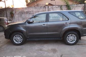 Toyota Fortuner authentique 2014