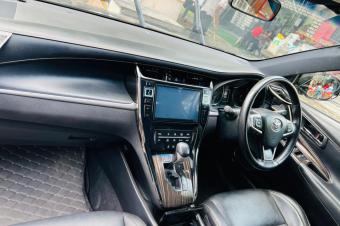 Toyota harrier nouveau sans plaque couleur dorigine climatisation impeccable moteur impeccable anne 2015  Prix 18500  discuter lgrement