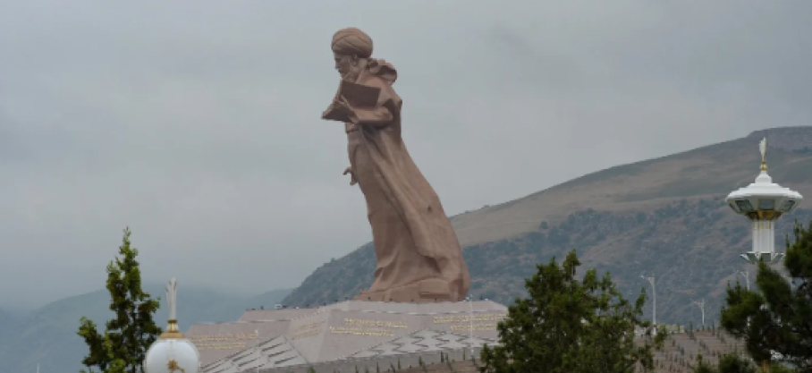 Infos congo - Actualités Congo - mediacongo Un gigantesque statue en bronze bronze de 80 mètres de haut a été érigée au sud de la capitale du Turkménistan, Achkhabad