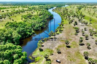 VENTE DUNE CONCESSION DE  20 HECTARES OU 200.000 M AU BORD DU LAC.