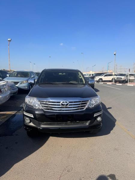 Fortuner sans plaque couleur dorigine anne 2015 climatisation impeccable boite moteur impeccable automatique essence 4 cylindre intrieur cuir volant normale  Prix 25000 dernir