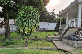 AGIMMO SARL vous propose la vente de cette  villa QMacampagne CNgaliema. Un trs bel emplacement. Dimension 32 X46M. Prix1.890.000  discuter.  vous 