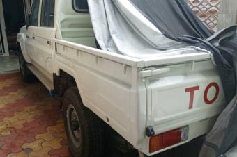 Land cruiser double cabine Manuel Diesel 6 cylindre Couleur blanche dorigine Sans plaque anne de fabrication 2023 le prix 70.000 prix  discuter besoin dargent Bonne chance 