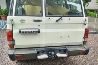 Land cruiser  5 portire Diesel Manuel 6 cylindre Kilomtrege 300km anne de fabrication 2023 le prix 70.000  discuter lgrement Lurgence simpose Bonne chance  tous 