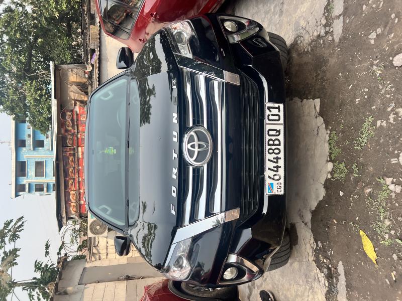 Fortuner 2018 essence automatique 4cylinder kilomtrage 23000 intrieur cuire Camra de recule Prix 39000  discuter