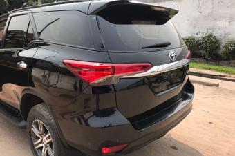 Toyota Fortuner  Anne 2018 Automatique  Essence  Faible kilomtrage 27095 Sans plaque  Couleur noire  Full options   Prix  38500   Localisation appel 