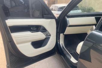 Range rover vogue  2023 essence  6 cylindre  Toit panoramique  Boite automatique  Prix  170.000  discuter  Localisation appel 