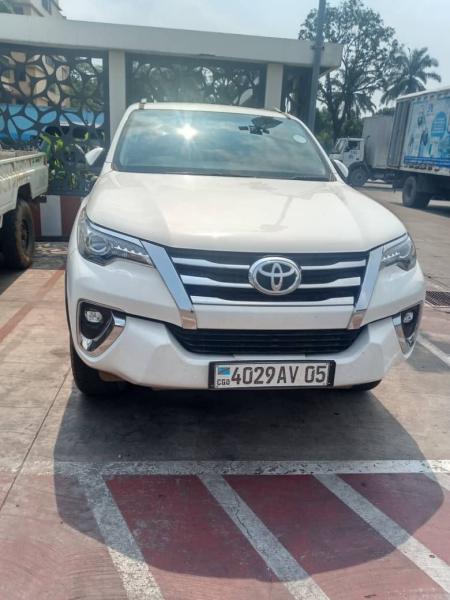 Fortuner 2018 authentique couleur dorigine prix 35.000