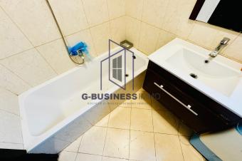 VENTE DUN SUBLIME APPARTEMENT AU COEUR DE LA GOMBE QUI DISTRIBUE 3 CHS 1 BUREAU 1 BOXE SALLE DE SPORT 2 ASCENSEURS 