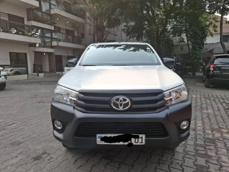 Hilux 2022 Disel manuelle Kilomtrage 6000 moteur 5l prix 37000  discuter