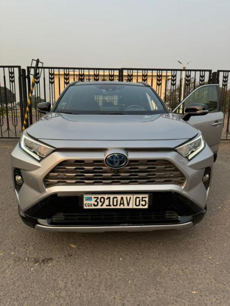 NEW RAV4 hydrid 2021 Toit panoramique  Essence   Automatique  4 Camra 360 Full option Awd Sige en cuir 4 cylindre  Kilomtrage faible  Prix 32000  Localisation appel