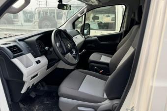 Toyota hiace  2023 sans plaque  Diesel   Climatis  Prix  70.000  discuter  Localisation appel   Offre directe