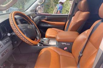 Lexus 570  Automatique essence  V6 anne de fabrication 2018 Authentique  Couleur dorigine  Climatisation impeccable avec traction  Chaise lectrique  57000 kilomtrage  3 banque
