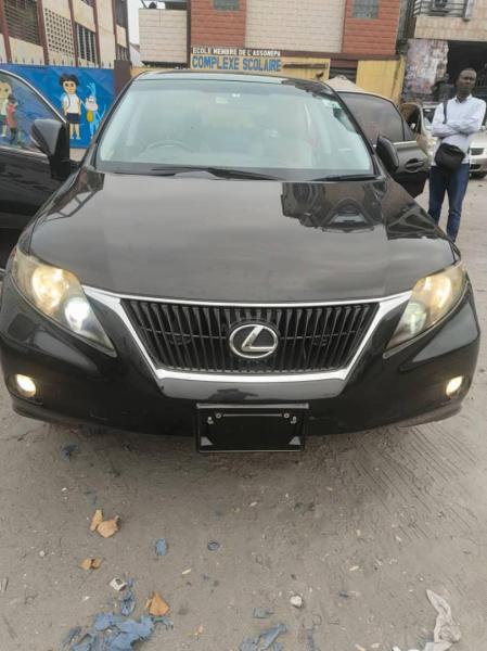  LEXUS RX 270 ANNE 2016 FULL OPTION  ESSENCE AUTOMATIQUE  6 CYLINDRE  INTRIEUR EN CUIR  VOLANT DROITE  KILOMTRAGE FAIBLE SANS PLAQUE   PRIX14.000 LOCALIS