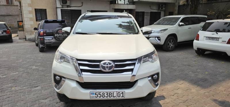 Fortuner 2017 essence automatique v6 Kilomtrage 21000 intrieur cuire Camra de recule Prix 37000  discuter