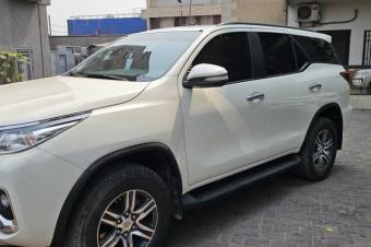 Fortuner 2017 essence automatique v6 Kilomtrage 21000 intrieur cuire Camra de recule Prix 37000  discuter