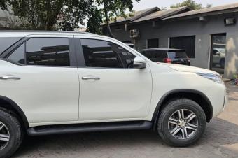 Fortuner 2017 essence automatique v6 Kilomtrage 21000 intrieur cuire Camra de recule Prix 37000  discuter