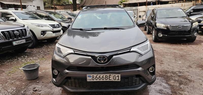 Toyota Rav 4  Anne 2017 Automatique  Kilomtrage 44.000 Essence   4 cylindres  Full options  Prix 19.000