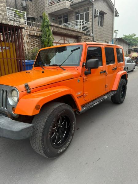 Jeep Wrangler  Sans plaque  Version  unlimited Sahara 4wD  Type carrosserie  vu Couleur intrieure orange dorigine  Anne 2017 Sans plaque Localisation kV