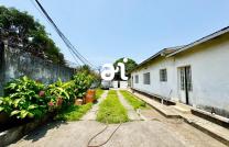 VENTE: PARCELLE 704m² DOTÉE DUNE BÂTISSE DE 3 CHAMBRES À KINSHASA-NGALIEMA mediacongo