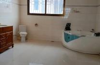 Parcelle de 45msur40 à vendre à pigeon contenant une maison 4 grande ch 650000 dollars à discuter mediacongo