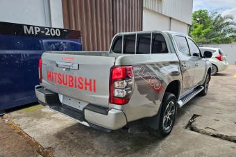 MITSUBISHI PICK UP A VENDRE  KINSHASA 