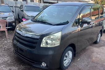 TOYOTA NOHA A VENDRE  KINSHASA 