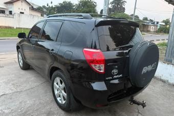 TOYOTA NEW RAV4 A VENDRE  KINSHASA 