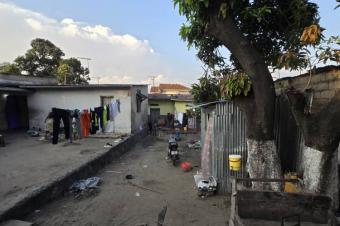 Vente parcelle en morcel avec une maison  NGABA 