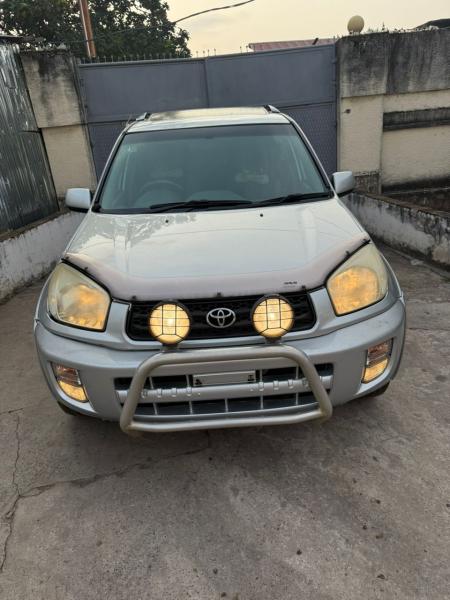 TOYOTA RAV4 INTERMDIAIRE SANS PLAQUE 