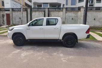 TOYOTA HILUX SANS PLAQUE 2024 AUTHENTIQUE  PRIX 50.000 LISOLO MUKIE KK.   MANUEL DIESELS CLIMATISATION IMPECCABLES FULLS OPTIONS MONTEUR 5L LOCALISATION 