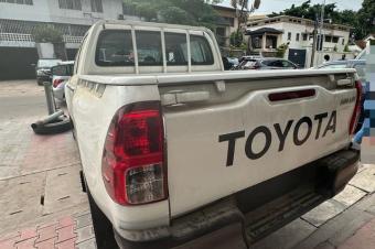 TOYOTA HILUX MANUEL A VENDRE 