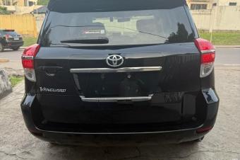 TOYOTA VANGUARD SANS PLAQUE A KINSHASA 