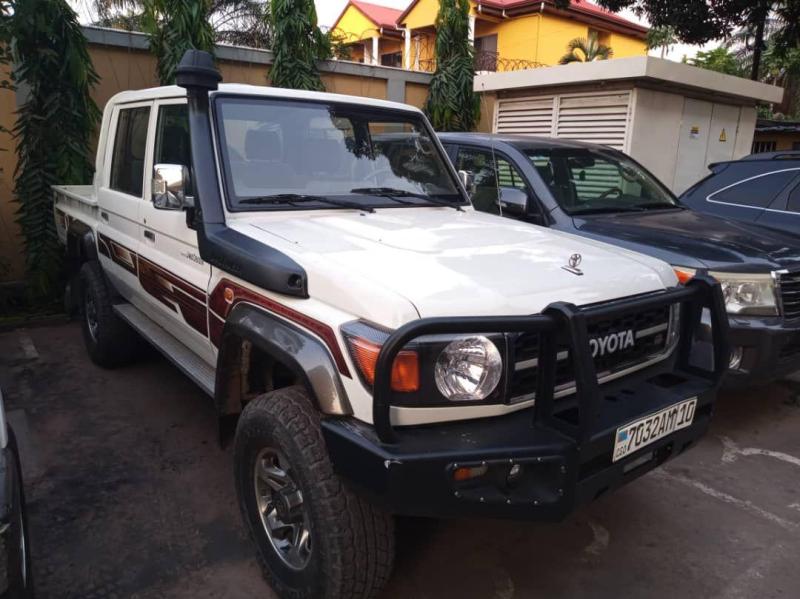 Toyota land cruiser  Couleur dorigine  Prix 48000  discuter  Anne de fabrication 2018 Climatisation impeccable  6 cylindres  Diesel  Localisation appel   Offre directe