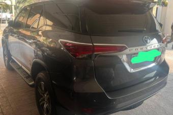 Fortuner 2021 authentique  Plaque rcente BT01 Couleur dorigine partout  Volant gauche Full option Autom Essence 4 Cylindres 4x4 Climatiser 13.499km intrieur cuire 3 banquettes 