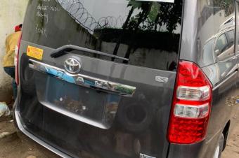 TOYOTA NOHA SANS PLAQUE A VENDRE A KINSHASA 