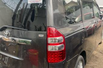 TOYOTA NOHA SANS PLAQUE A VENDRE A KINSHASA 